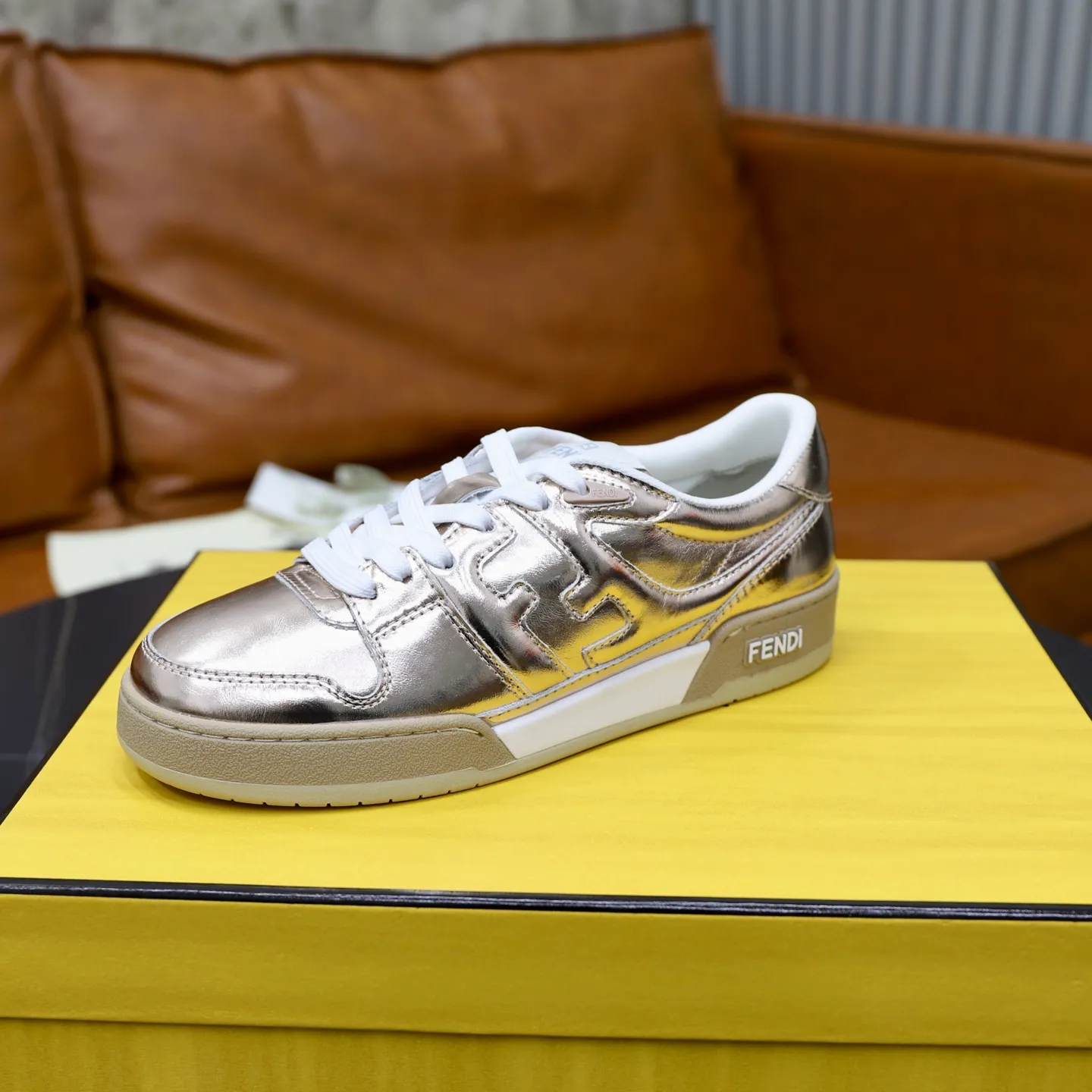 Ex-factory price: 640🔥Couple model (top original order) Brand: FENDI Size: 35-44 (customized for men 38 and 45) Grade: original order quality High version Material: Imported original cowhide stitching ➕ High-quality and comfortable lining Original TPU lightweight anti-slip outsole Style category: Travel fashion casual shoes Versatile trend